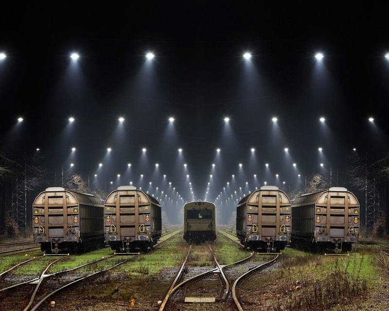Освещение станционных железнодорожных путей светодиодными светильниками